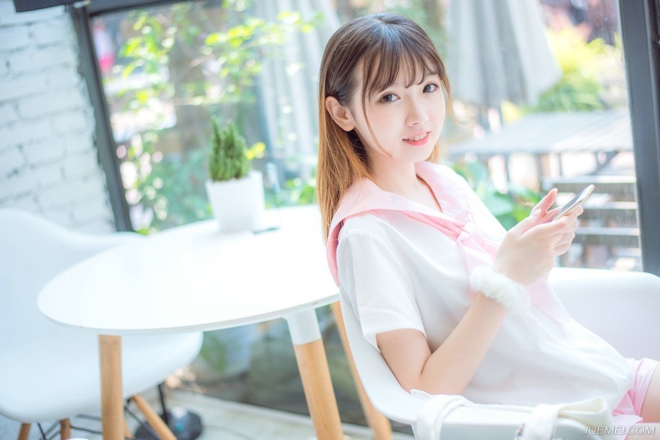 任何不能打倒你的，将会使你更加坚强。